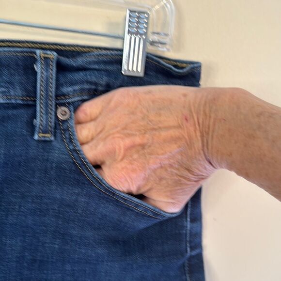 Levi’s Blue Denim Mid-Length Shorts - Picture 2 of 6